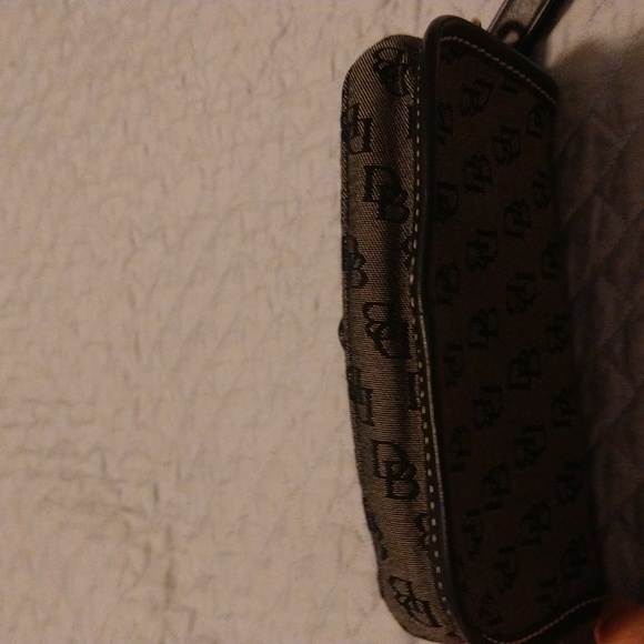 Vintage Dooney & Bourke Signature Black Wristlet. Tan inside. - Picture 4 of 12
